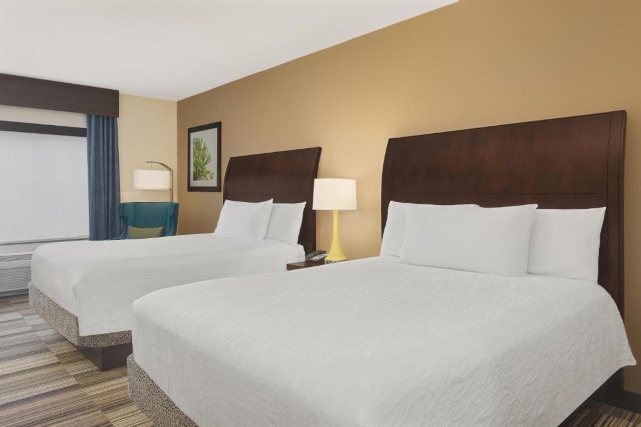 Hilton Garden Inn Charlotte/מורסוויל מראה חיצוני תמונה