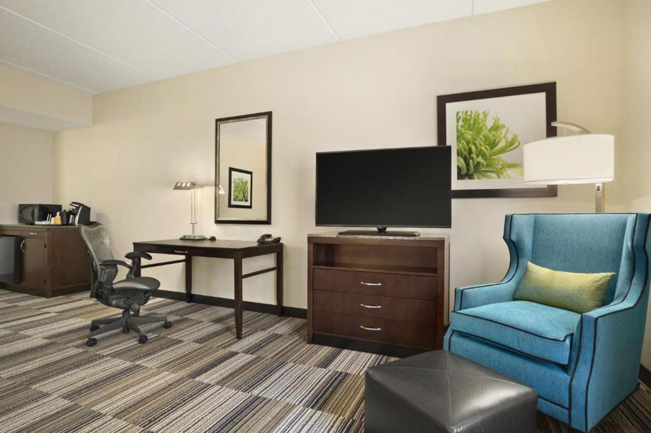Hilton Garden Inn Charlotte/מורסוויל מראה חיצוני תמונה
