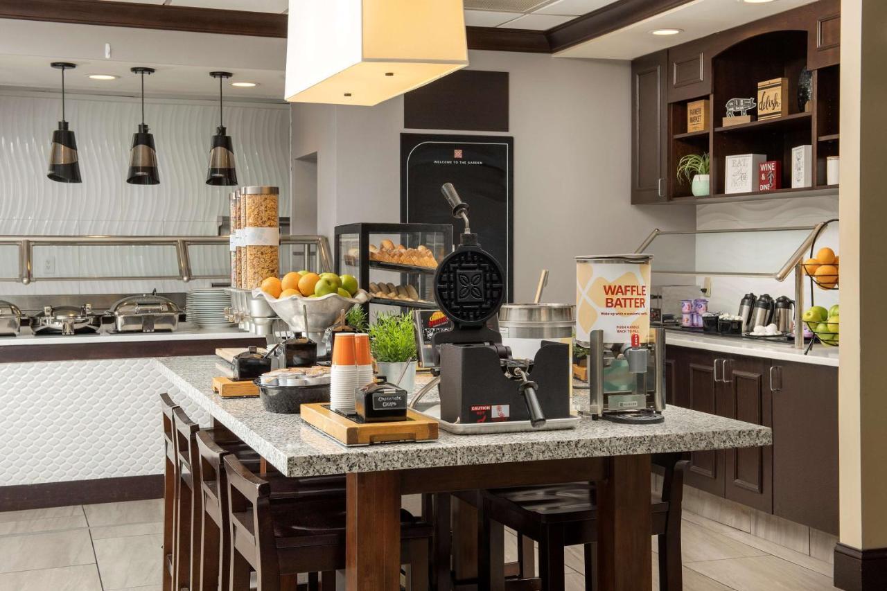 Hilton Garden Inn Charlotte/מורסוויל מראה חיצוני תמונה