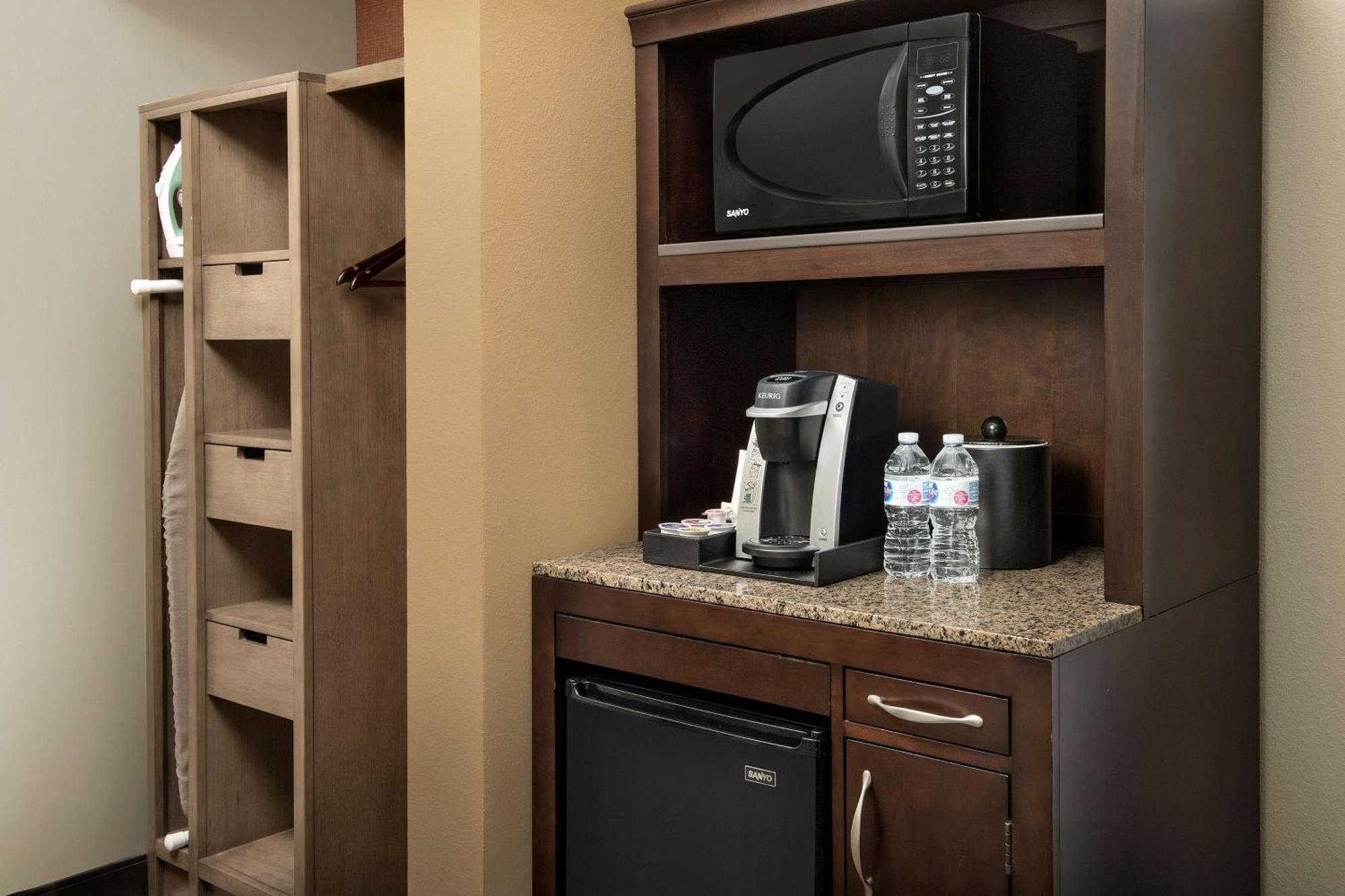 Hilton Garden Inn Charlotte/מורסוויל מראה חיצוני תמונה