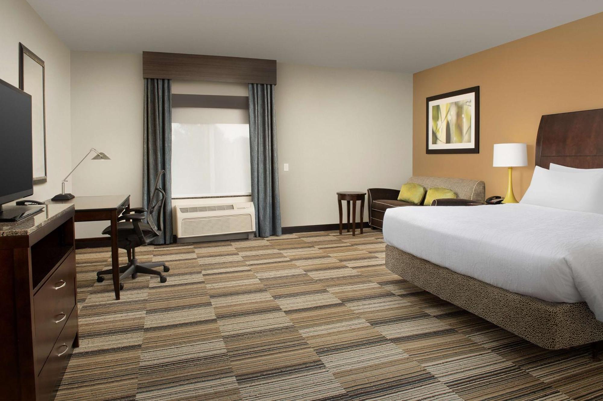 Hilton Garden Inn Charlotte/מורסוויל מראה חיצוני תמונה