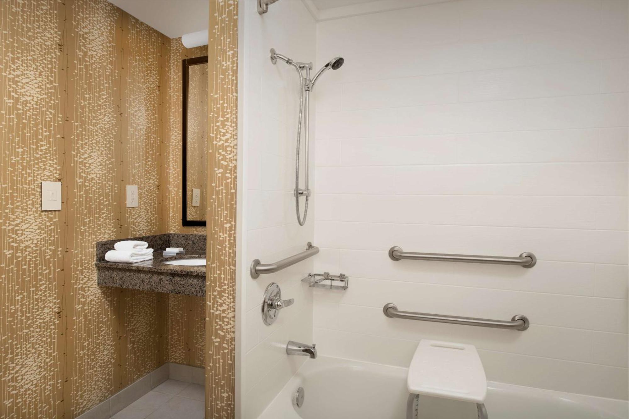 Hilton Garden Inn Charlotte/מורסוויל מראה חיצוני תמונה