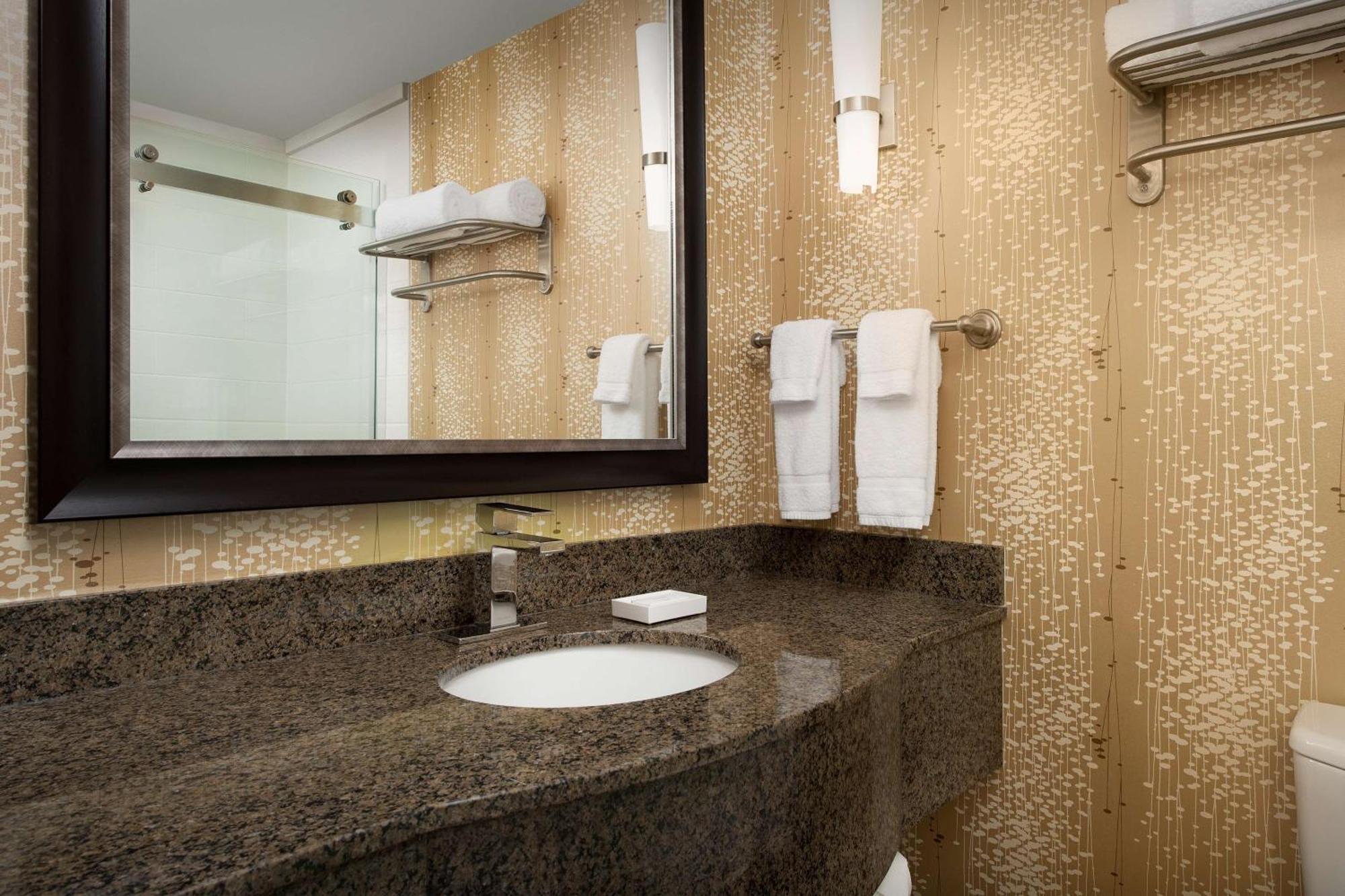 Hilton Garden Inn Charlotte/מורסוויל מראה חיצוני תמונה
