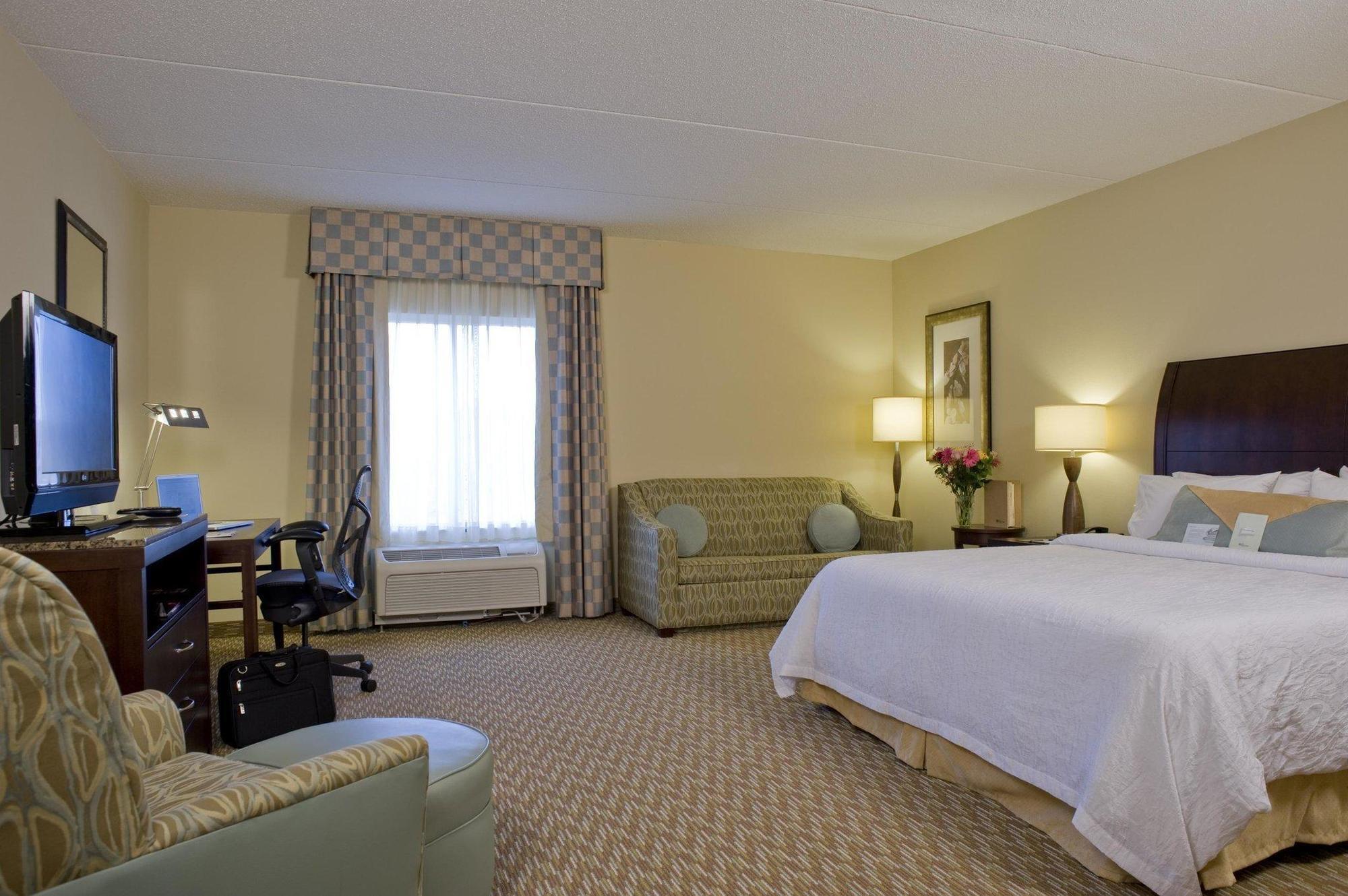 Hilton Garden Inn Charlotte/מורסוויל מראה חיצוני תמונה