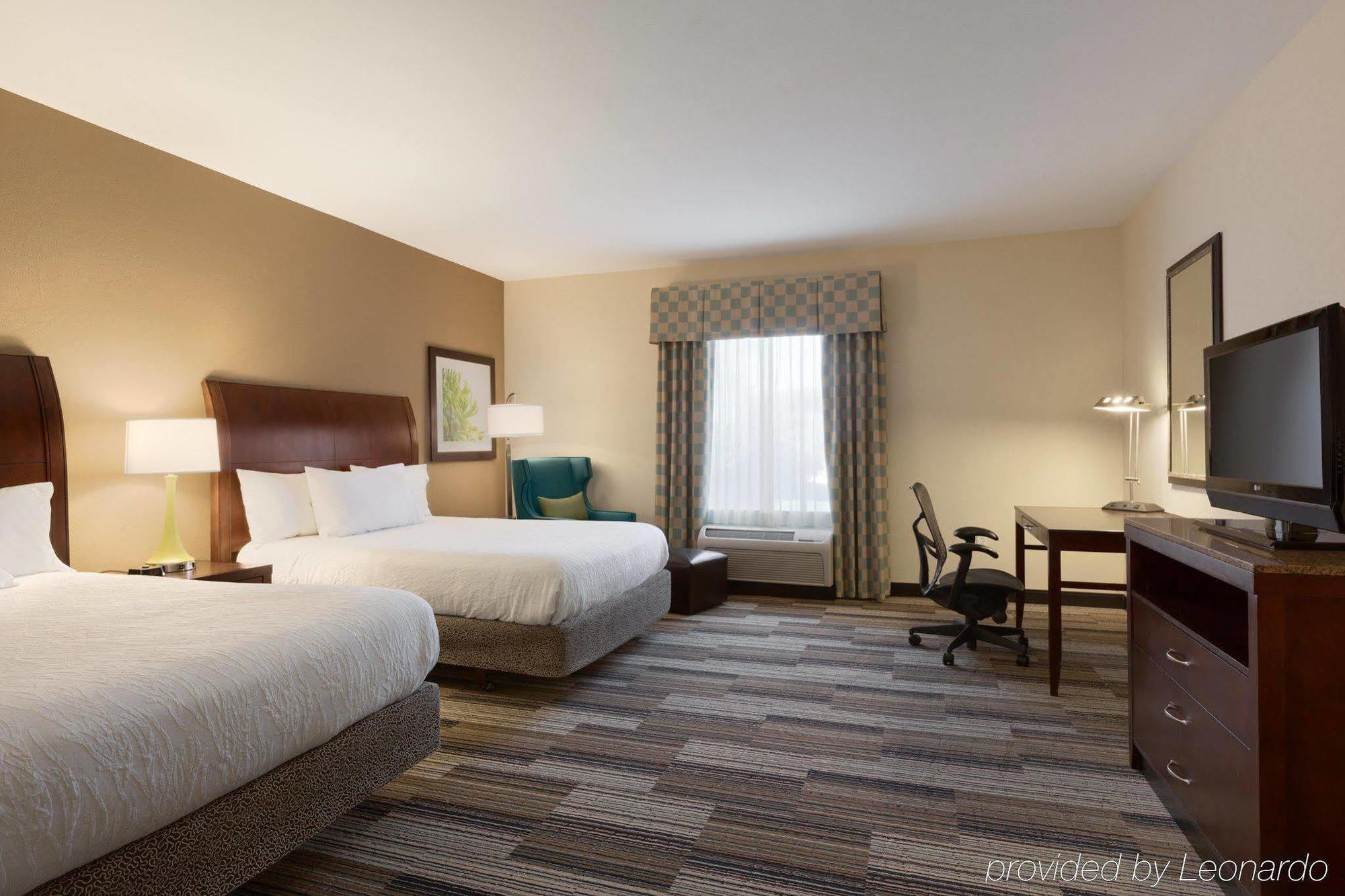Hilton Garden Inn Charlotte/מורסוויל מראה חיצוני תמונה