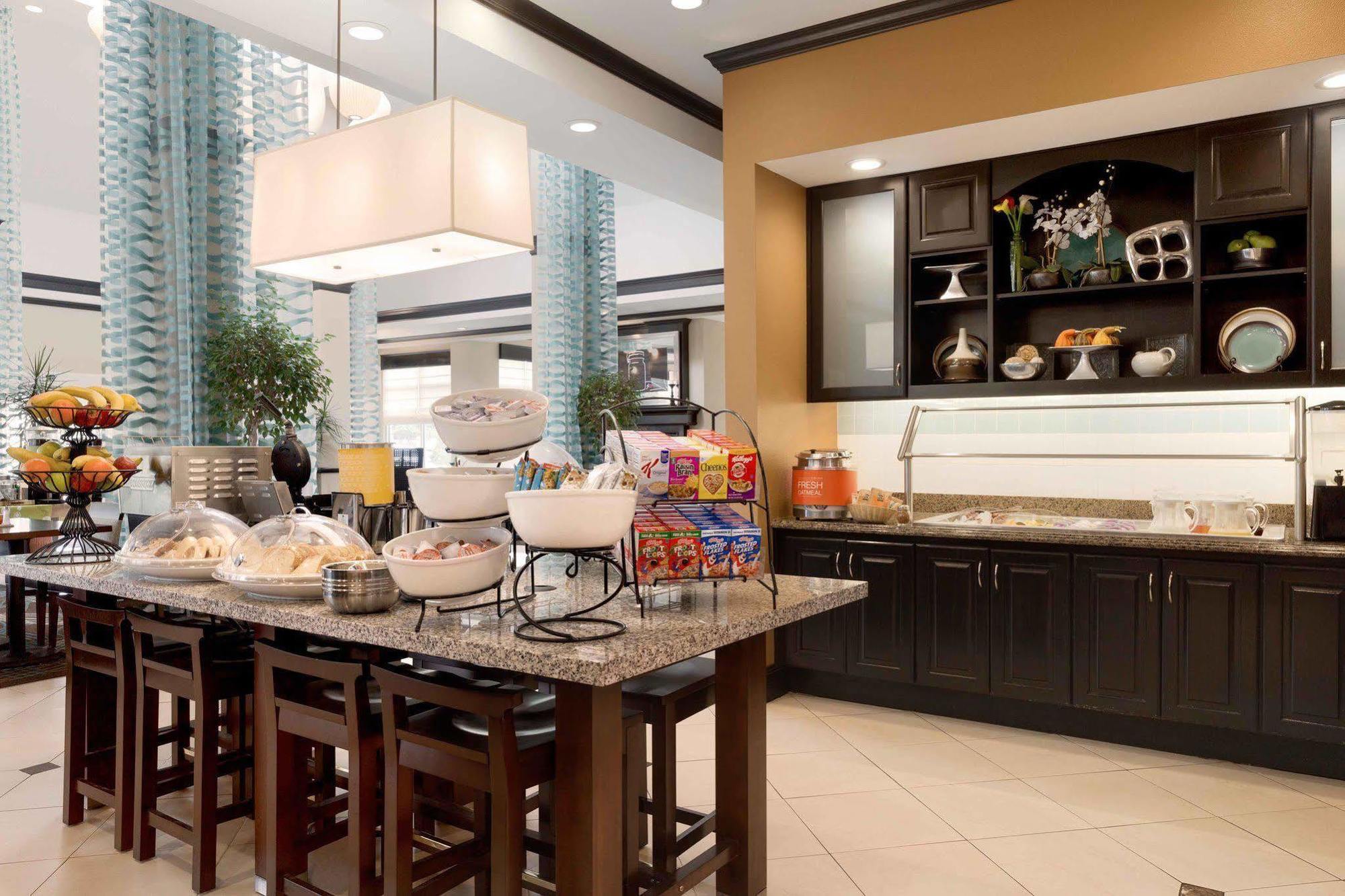 Hilton Garden Inn Charlotte/מורסוויל מראה חיצוני תמונה