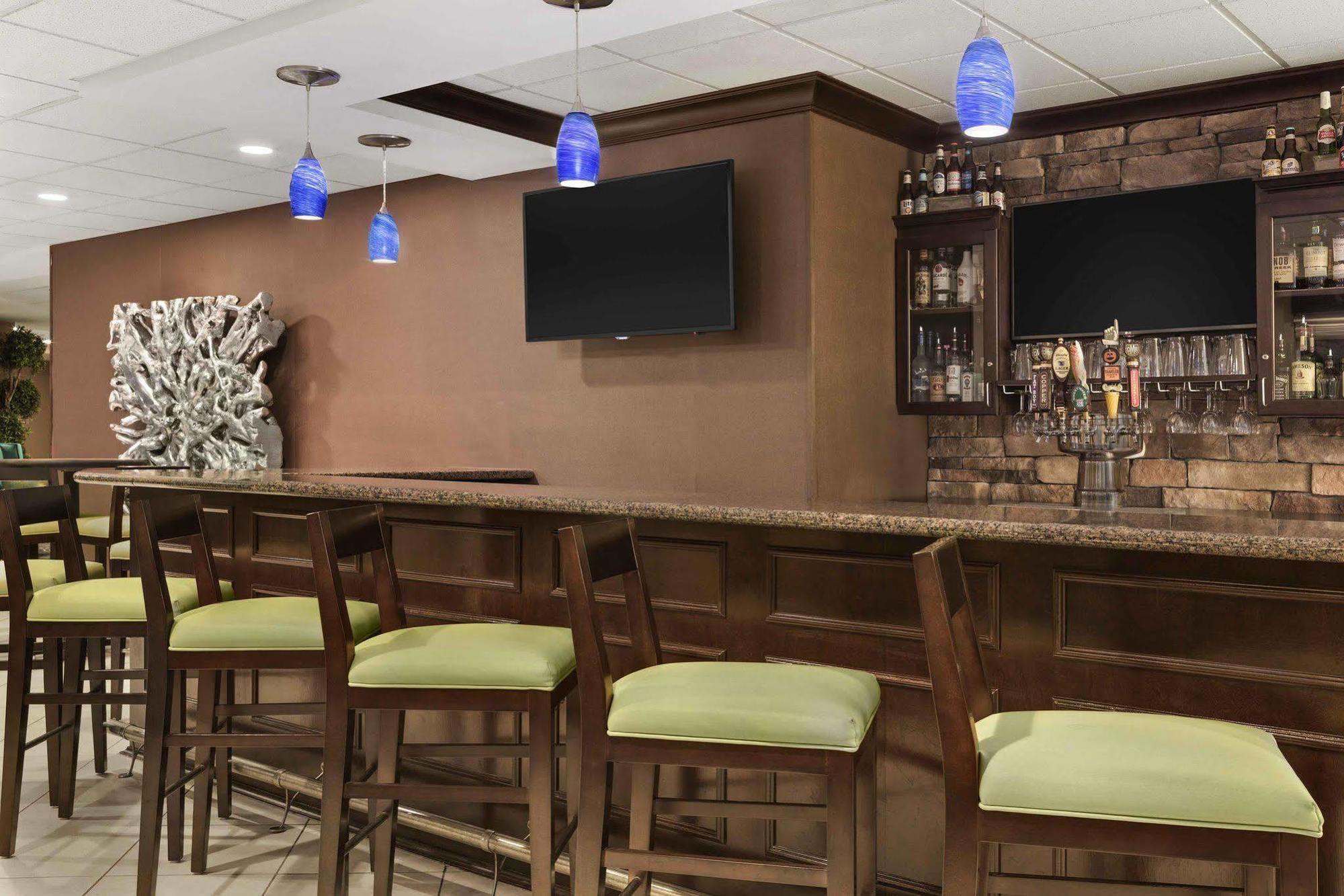 Hilton Garden Inn Charlotte/מורסוויל מראה חיצוני תמונה